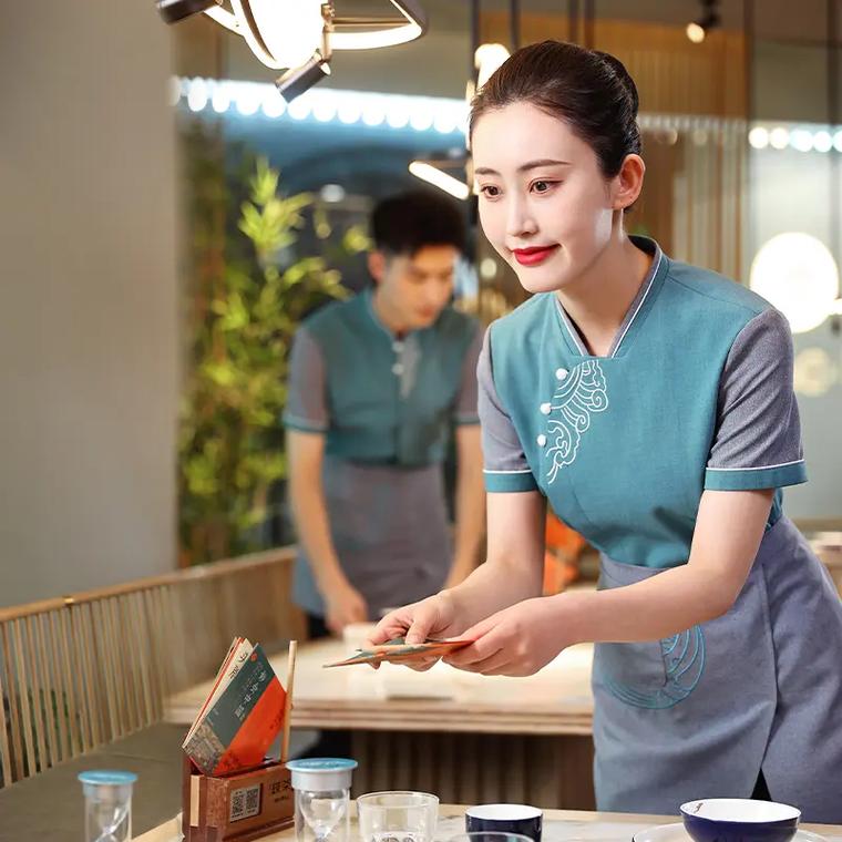 潮流新風尚 當餐廳服務員工作服遇上歌舞活動